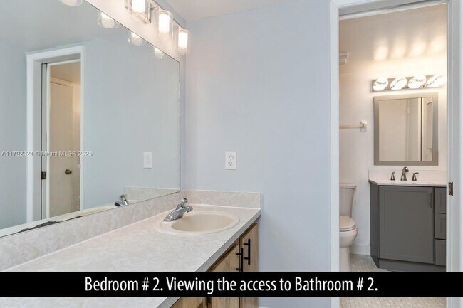 Building Photo - 825 Egret Cir