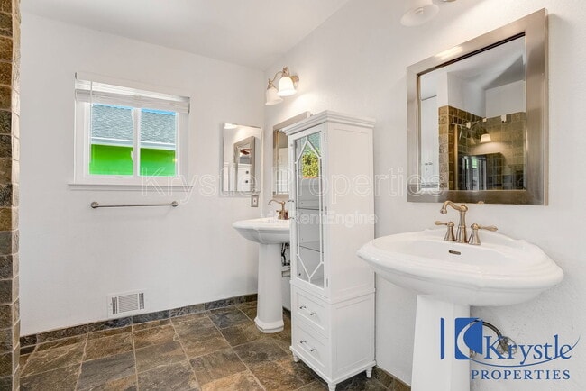 Building Photo - 530 N Regatta Dr