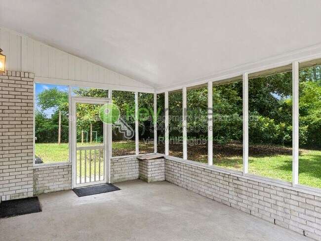 Building Photo - 608 Charlton Dr