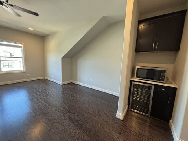 Building Photo - 999 Lennox Blvd