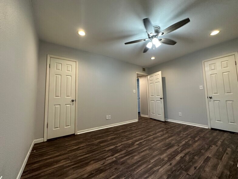 Building Photo - 105 Ivanhoe Dr