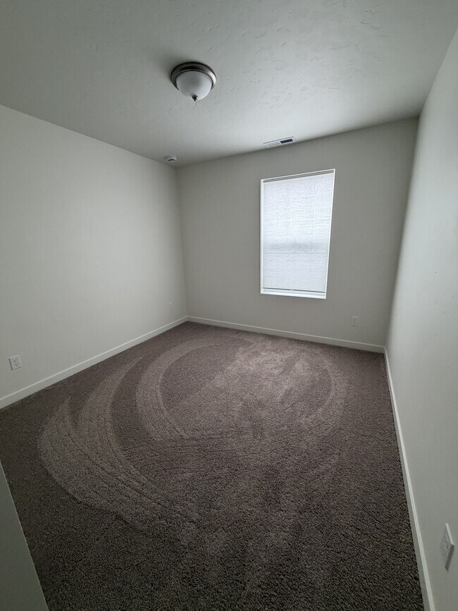 Building Photo - 1578 S La Escalera Ave