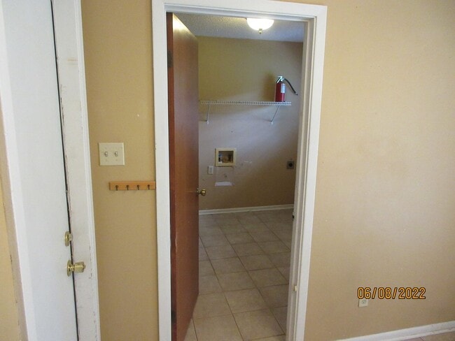 Building Photo - 105 Amelia Dr
