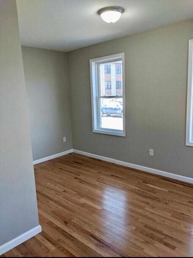 Building Photo - 209 S Meadow St