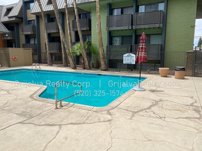 Building Photo - AVAILABLE JUNE - Furnished 2 Bedroom Condo with Community Pool Close to the UofA! (Speedway/Euclid)