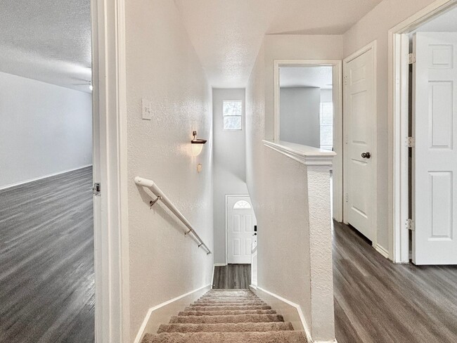 Building Photo - 13030 Peregrine-