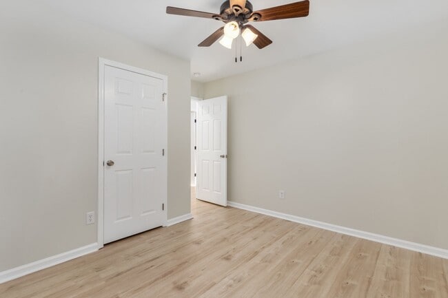 Building Photo - Delightful 3-bedroom, 2-bathroom home loca...