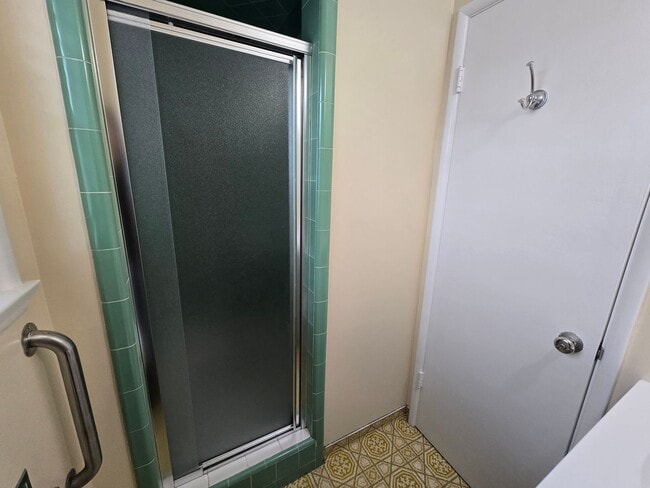 Building Photo - Charming Single Story Home