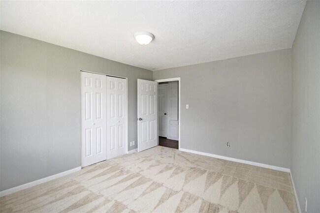 Building Photo - 7 Talisman Ct