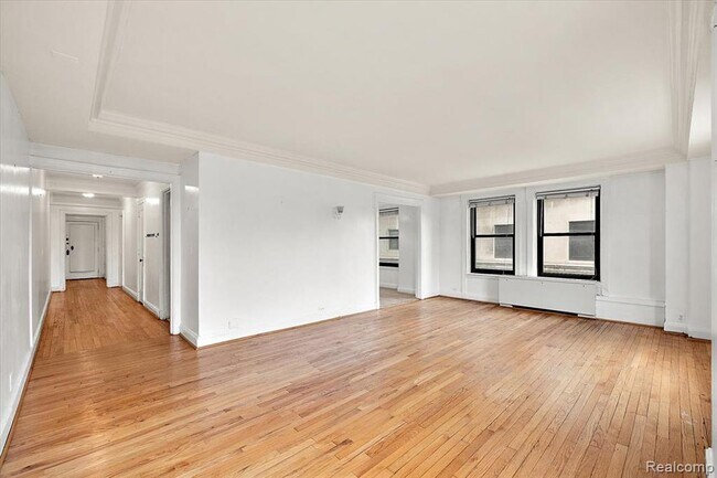 Building Photo - 15 E Kirby St