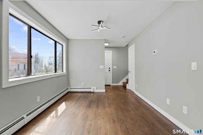 Building Photo - 105 Richmond Hill Ave