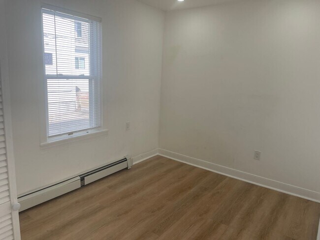 Building Photo - 205 Ives St