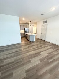 Building Photo - 1 br, 1 bath Condo - 1027 N Saginaw Blvd