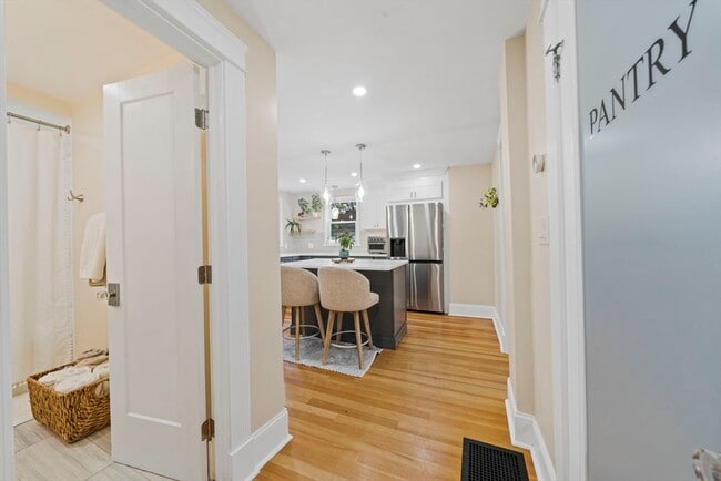 Building Photo - 57 Cook St