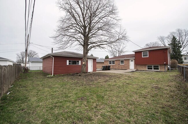Building Photo - 16450 Roy St