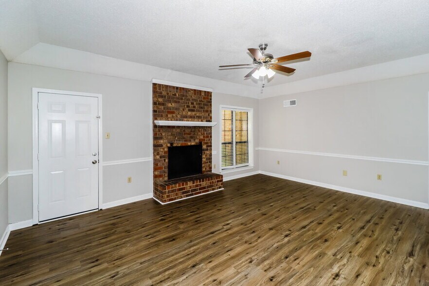 Building Photo - 6779 Cleary Dr
