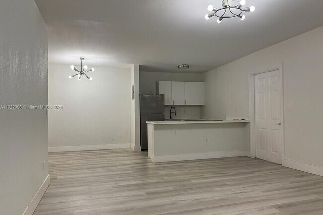 Building Photo - 10190 E Bay Harbor Dr