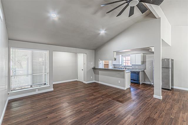 Building Photo - 1018 McCallum Dr