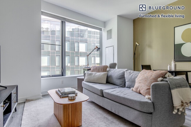 Building Photo - 949 1st St SE