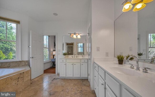 Building Photo - 5127 Cathedral Ave NW