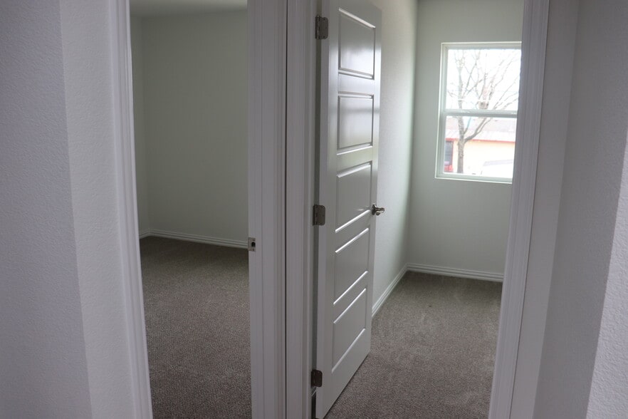 Hallway - 5827 Grayson St