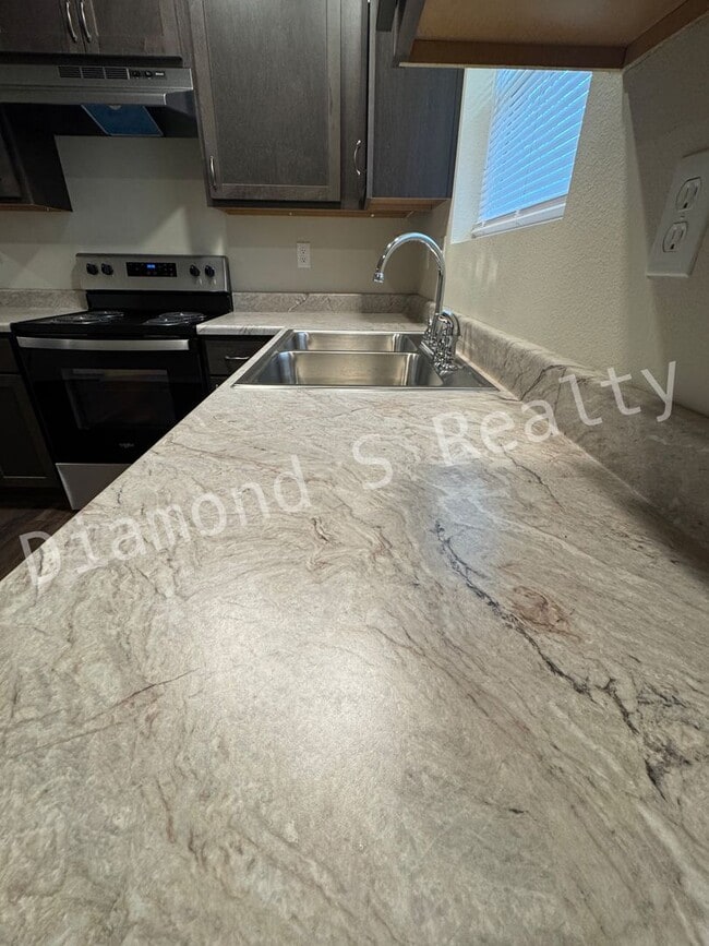 Building Photo - Brand New Build - Conveniently Located near National and Kearney