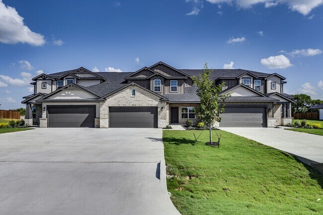Building Photo - LUXURIOUS TRIPLEX LOCATED ON 1-ACRE LOT IN MIDLOTHIAN, TX!