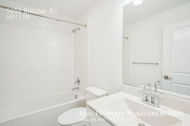 Building Photo - 5054 Bigleaf Rd
