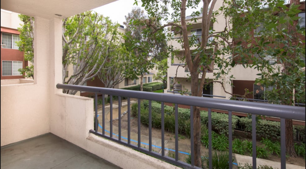 Building Photo - 21550 Burbank Blvd