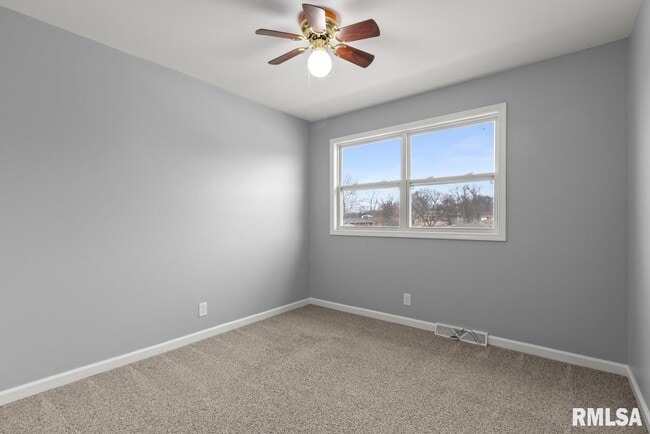 Building Photo - 2022 W Glen Ave