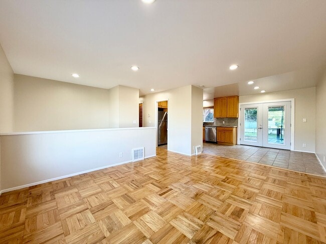 Building Photo - Coastal 3-Bed/2-Bath Home with Ocean View! ***PLEASE READ DESCRIPTION***