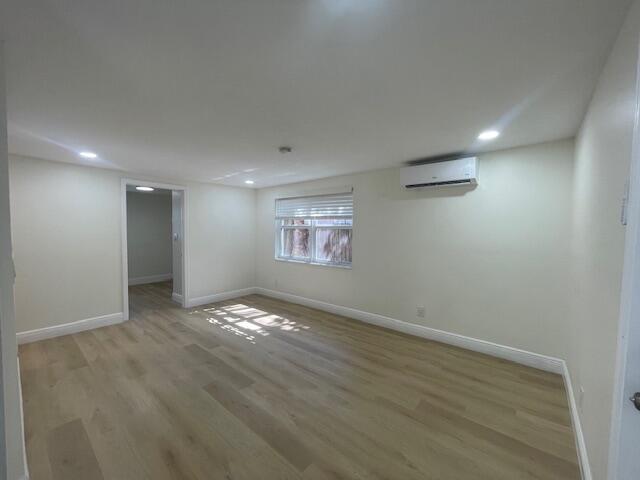 Building Photo - 302 N Tamarind Ave