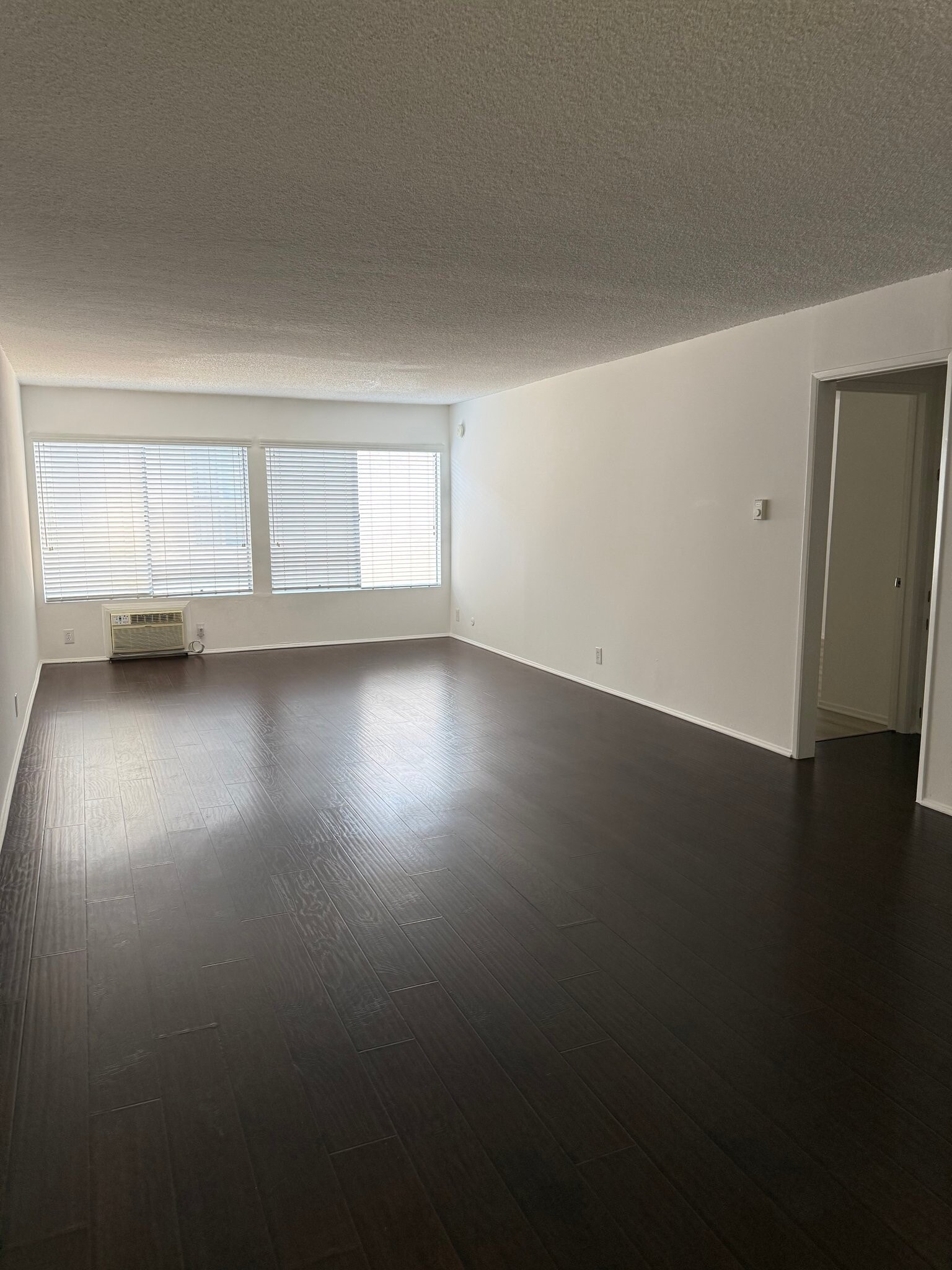 Building Photo - 309 S Sherbourne Dr