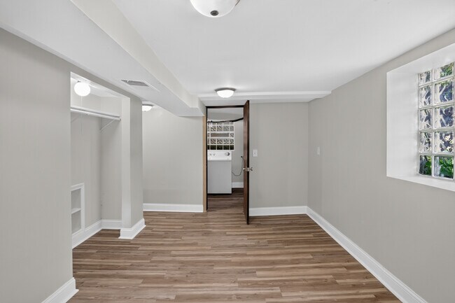 Building Photo - 9722 S Merrion Ave