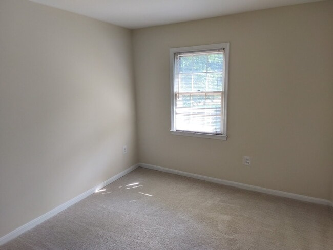 Building Photo - McLean Park Haven: Serene Living in a Tran...