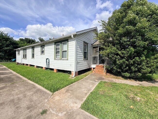 Building Photo - Spacious 4BR Downtown Lake Charles Home - Full of Character