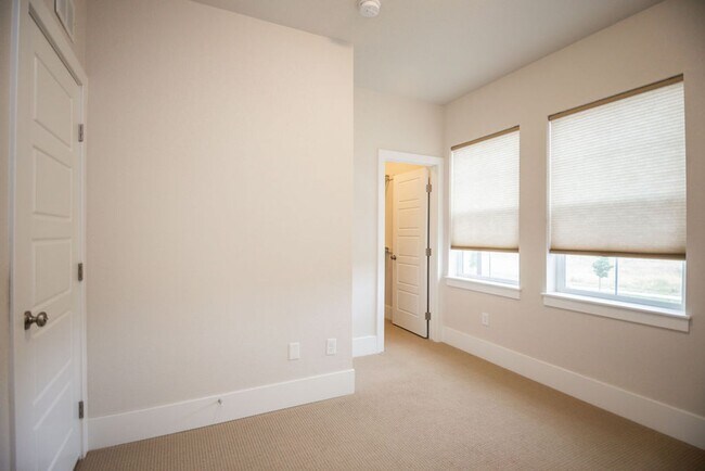 Building Photo - Charming 3-Bedroom Home in the Desirable Bucking Horse Neighborhood!