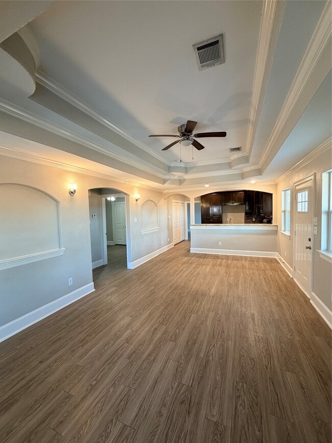 Building Photo - 2005 Pasadena Blvd