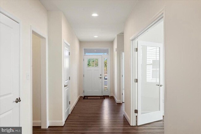 Building Photo - 105 Amberfield Ct