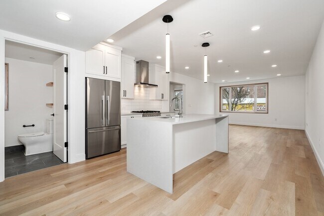 Building Photo - 3171 Washington St