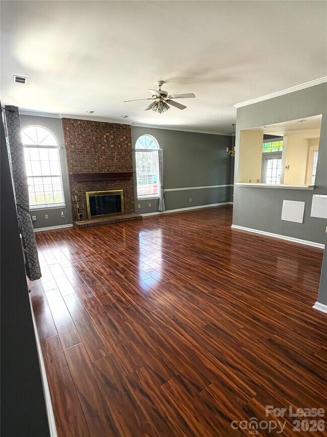 Building Photo - 900 Gretna Green Dr