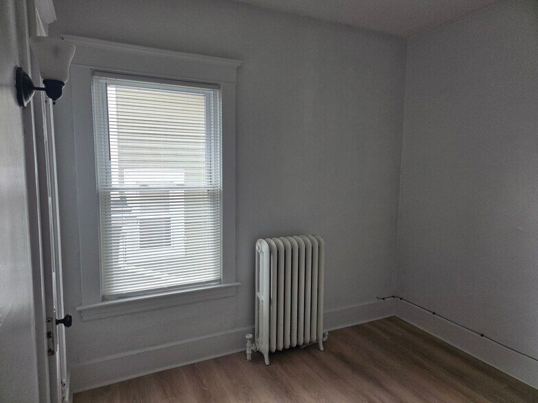 Building Photo - 2425 Niagara St