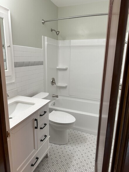 Bathroom - 6615 W Bluemound Rd