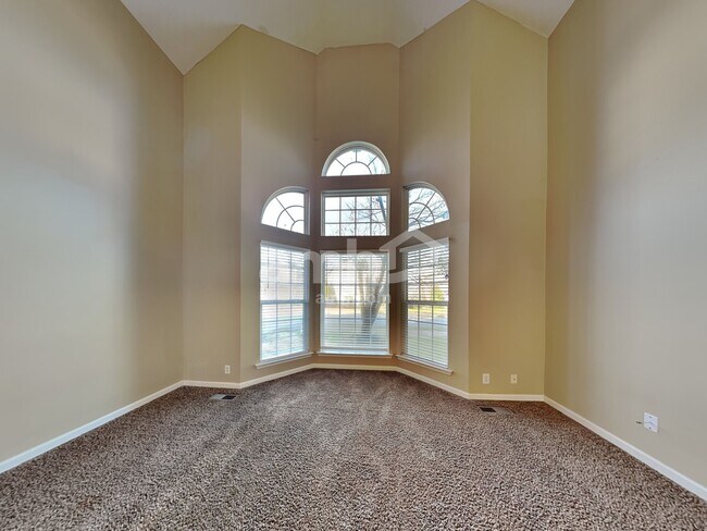 Building Photo - 661 Sugar Mill Dr