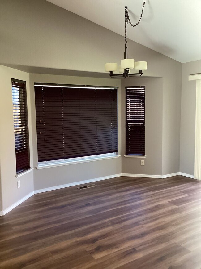 Building Photo - 3 bedroom/2 Bath in Spanish Springs