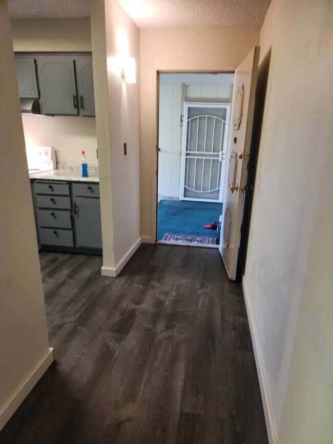 Entry way - 4260 Clayton Rd