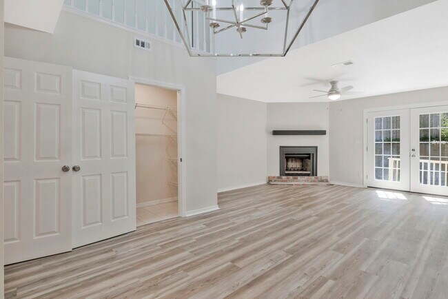 Building Photo - 4221 Brookside Dr