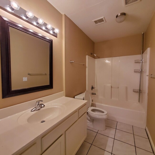 Building Photo - 3 BEDROOM CORNER LOT HOME IN CHANDLER W HU...