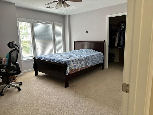 Building Photo - 5860 White Creek Run