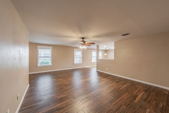 Building Photo - 25% OFF FIRST MONTH'S RENT WITH 12 MONTH LEASE! Lovely 3 bedroom, 2 bath home in Harriet Creek Ra...
